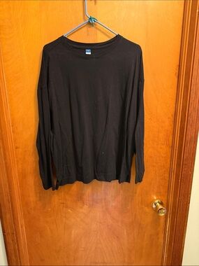 Men's Black Long-Sleeve Crewneck Shirt - Classic Fit